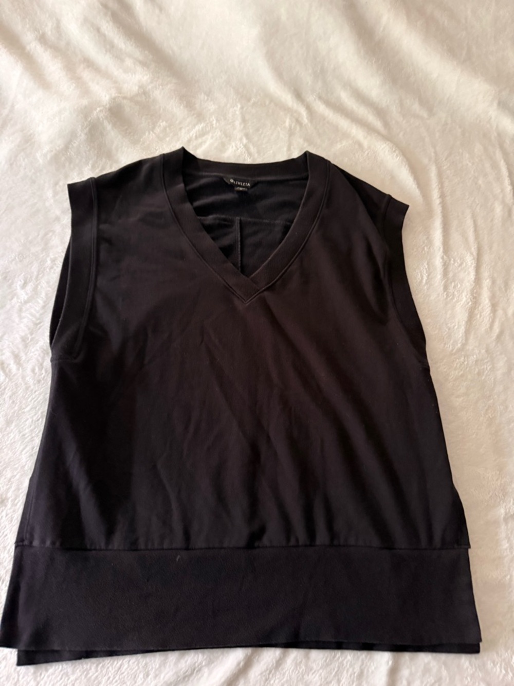 Athleta V-neck Sleeveless Black Top L